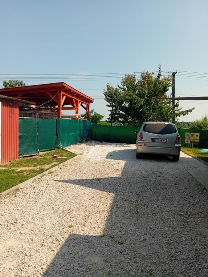 فيلا Koetel Utcai Vendeghaz Balatonkeresztúr المظهر الخارجي الصورة